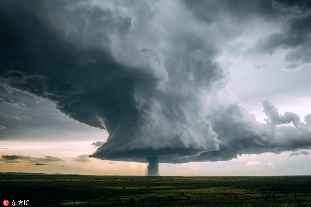 攝影師捕捉超強EF3龍卷風 巨大雲團畫面驚險壯觀【3】