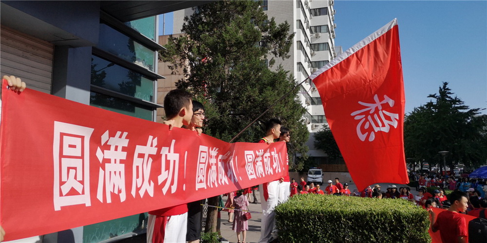 4.�˴��п����ſڣ�Ϊ�����Ǽ��͹ľ��Ķ��顣����׿ ��Ӱ