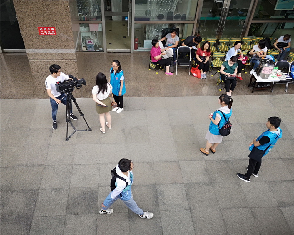 15.��һѧУ���㣬ý��ɷ÷�����־Ը�ߡ�����׿ ��Ӱ