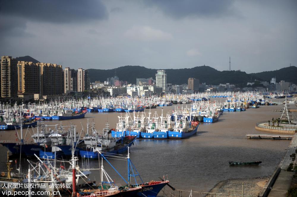浙江舟山：千艘漁船歸港備戰台風“安比”【3】