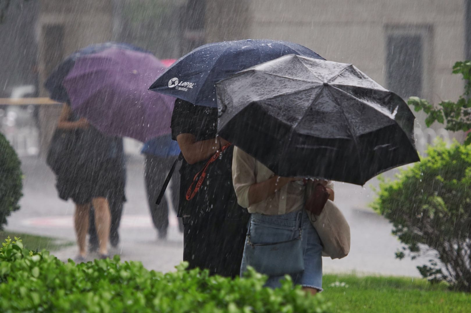 受台風安比影響 北京迎來強降雨