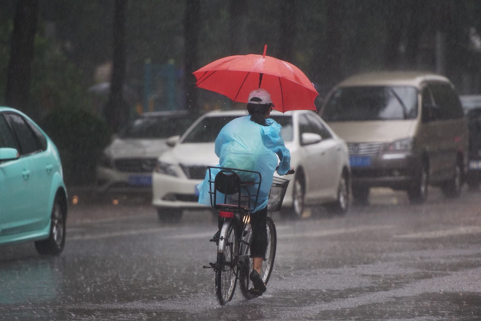 受台風安比影響 北京迎來強降雨【6】