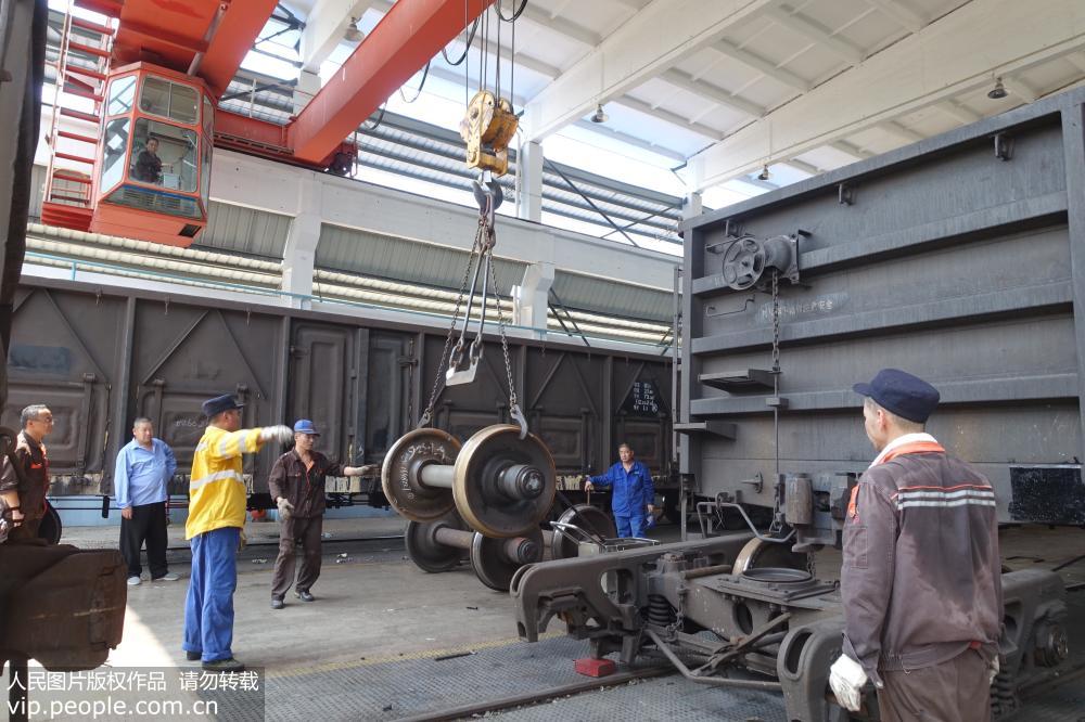 7��24�գ��쳵ά��Ա���������õ������������ֶԡ�