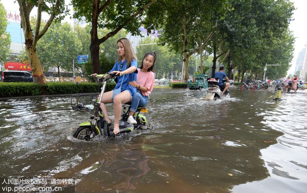 急雨襲擊河北邯鄲 部分路段開啟“看海”模式【3】