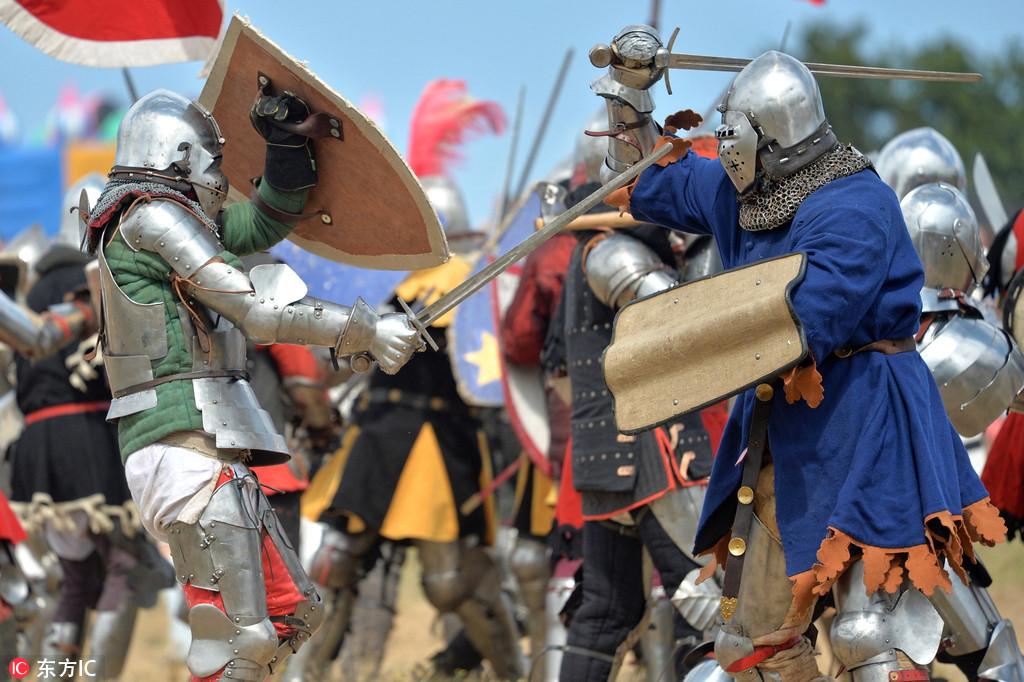 穿越既视感！波兰民众重演15世纪骑士大战 第1页