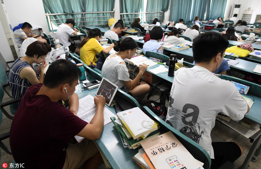 武漢：大學生三伏天“佔領”自習室復習考研
