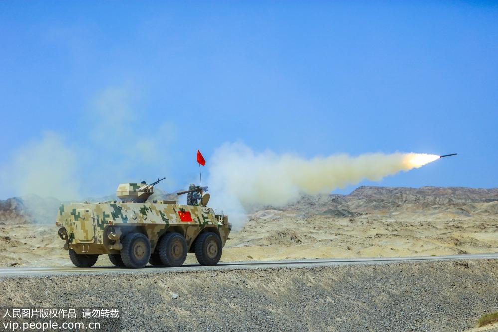 2018年8月6日，中國參賽隊員發射導彈對模擬直升機靶進行打擊。