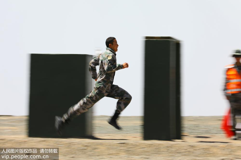 2018年8月6日，中國參賽隊員百米沖刺。