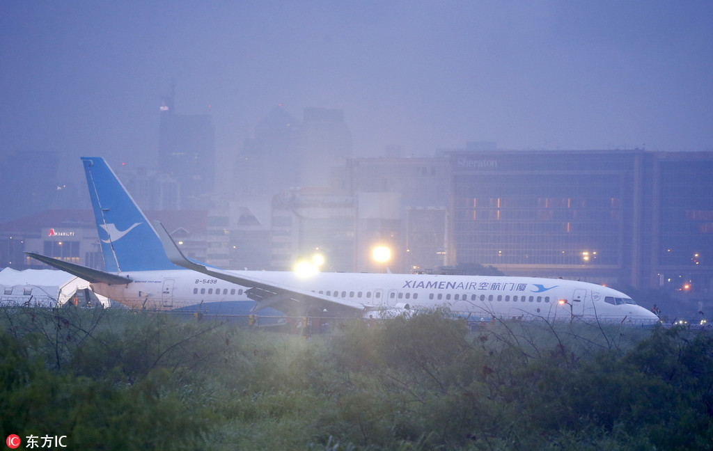 8月17日，菲律賓首都馬尼拉，中國廈門航空公司一架客機在馬尼拉機場降落時偏出跑道。FRANCIS R MALASIG/東方IC 