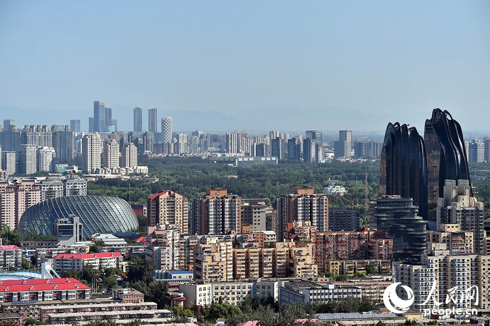 8月21日，藍天下的朝陽公園。當日，北京空氣質量指數優。（人民網記者翁奇羽 攝）