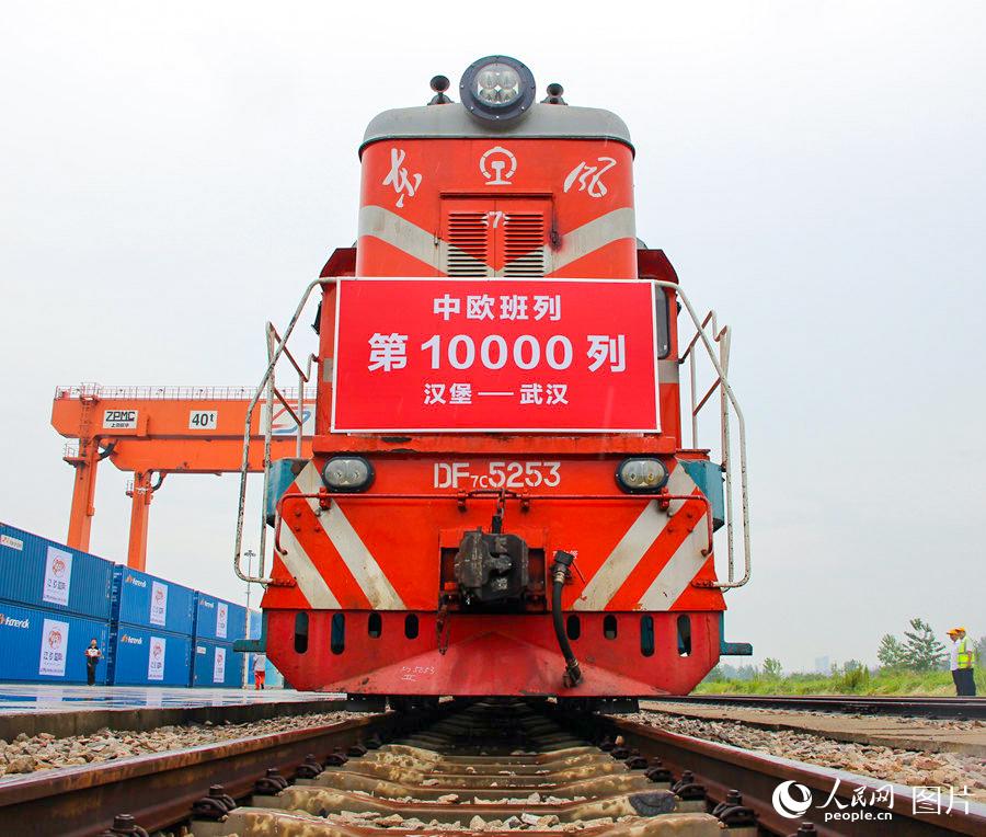 X8044次中歐班列（漢堡—武漢）順利到達武漢吳家山鐵路集裝箱中心站。（人民網記者 曹昆 攝）