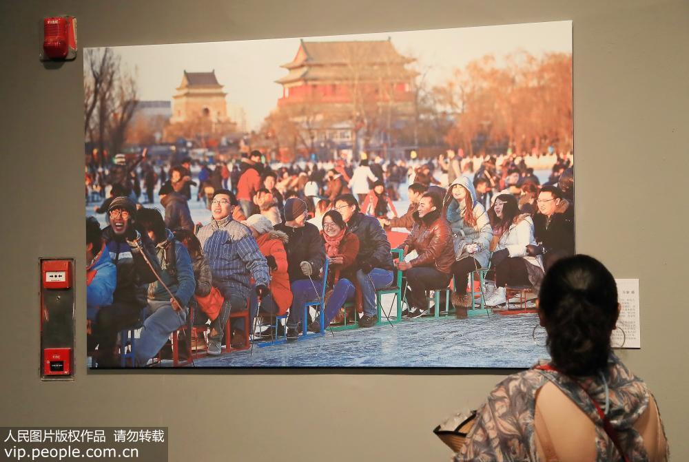 “影像見証四十年——全國攝影大展”在國家博物館開幕。劉憲國/人民圖片