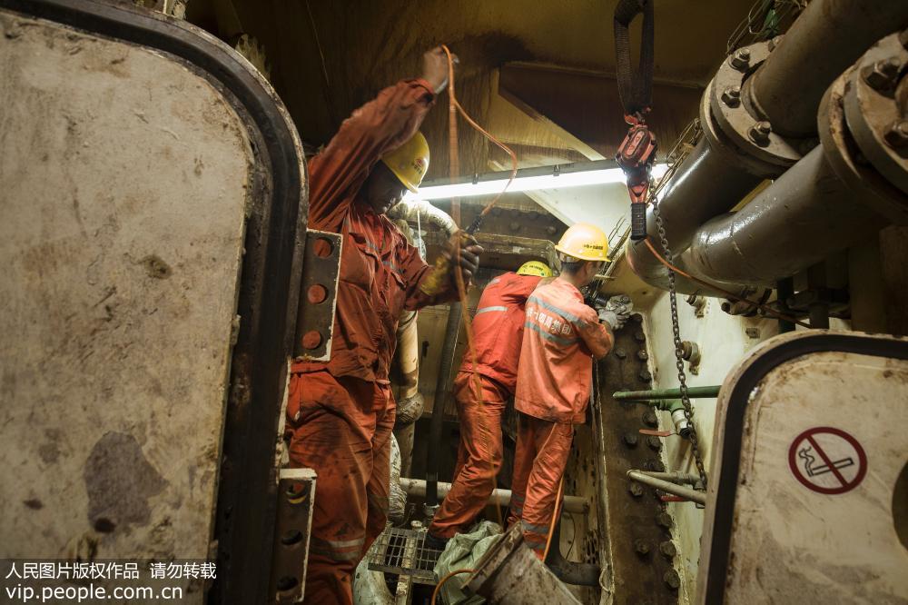 全球首條特高壓過江隧道“卓越號”盾構機130噸盾體一次性拆解吊裝成功【4】