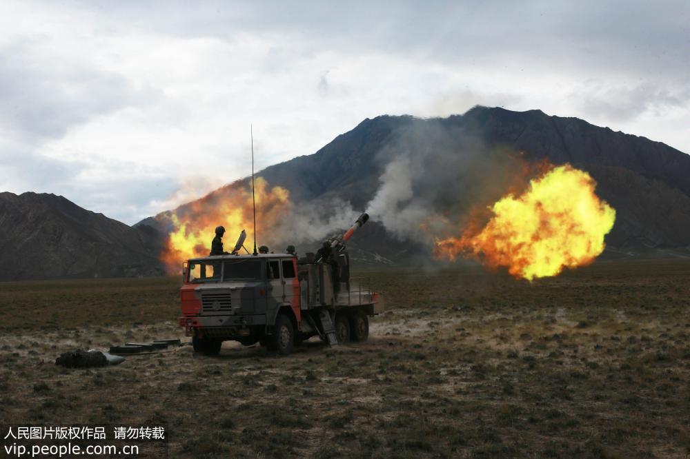2018年9月10日，陸軍第76集團軍某旅炮兵營開展某型車載榴彈炮實彈射擊考核。