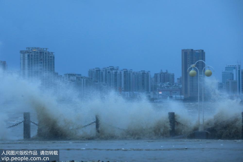 廣東汕頭：台風“山竹”來襲 海邊掀起陣陣巨浪【2】