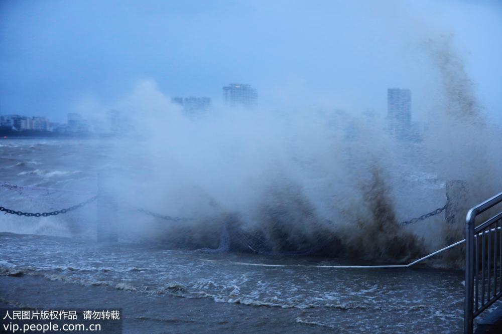 广东汕头：台风“山竹”来袭 海边掀起阵阵巨浪(5) 第5页