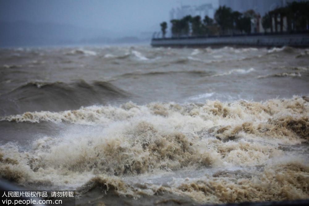 廣東汕頭：台風“山竹”來襲 海邊掀起陣陣巨浪【4】
