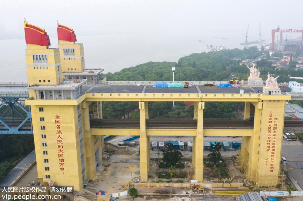 這是封閉維修中的南京長江大橋（9月18日無人機拍攝）。