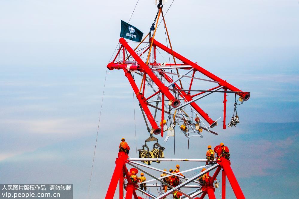 浙江舟山：世界第一輸電高塔完成首基組立【4】