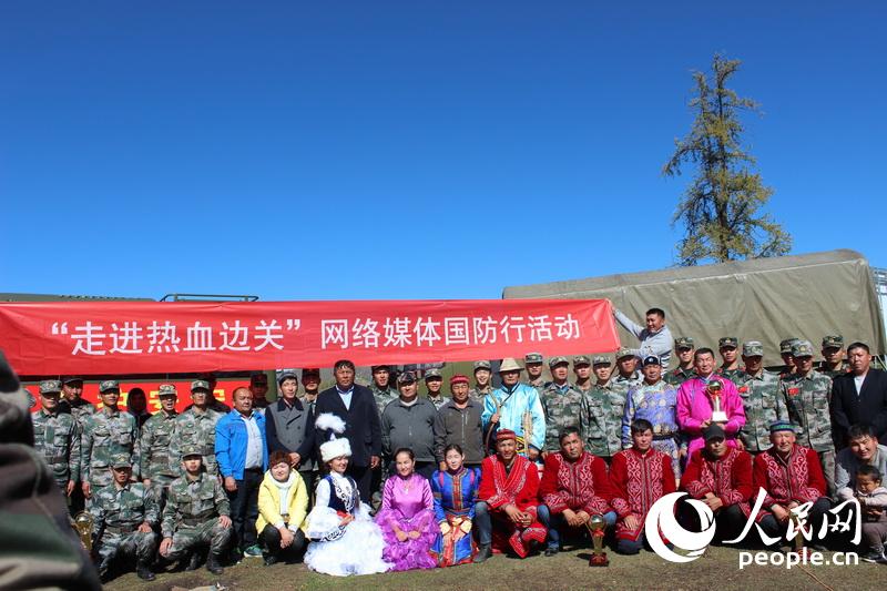 運動會后軍民合影留念