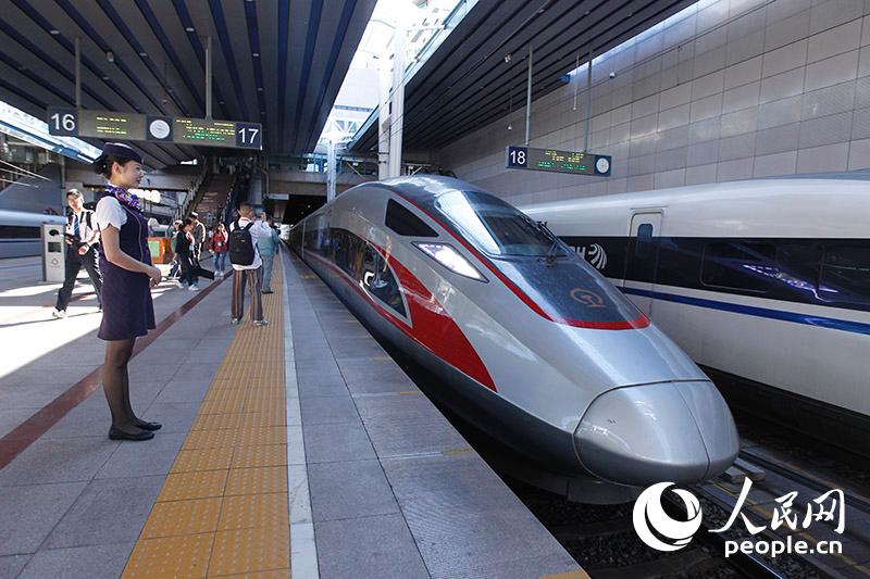 我高铁路网延伸至香港 复兴号首发北京西至香港西九龙9小时即可抵达