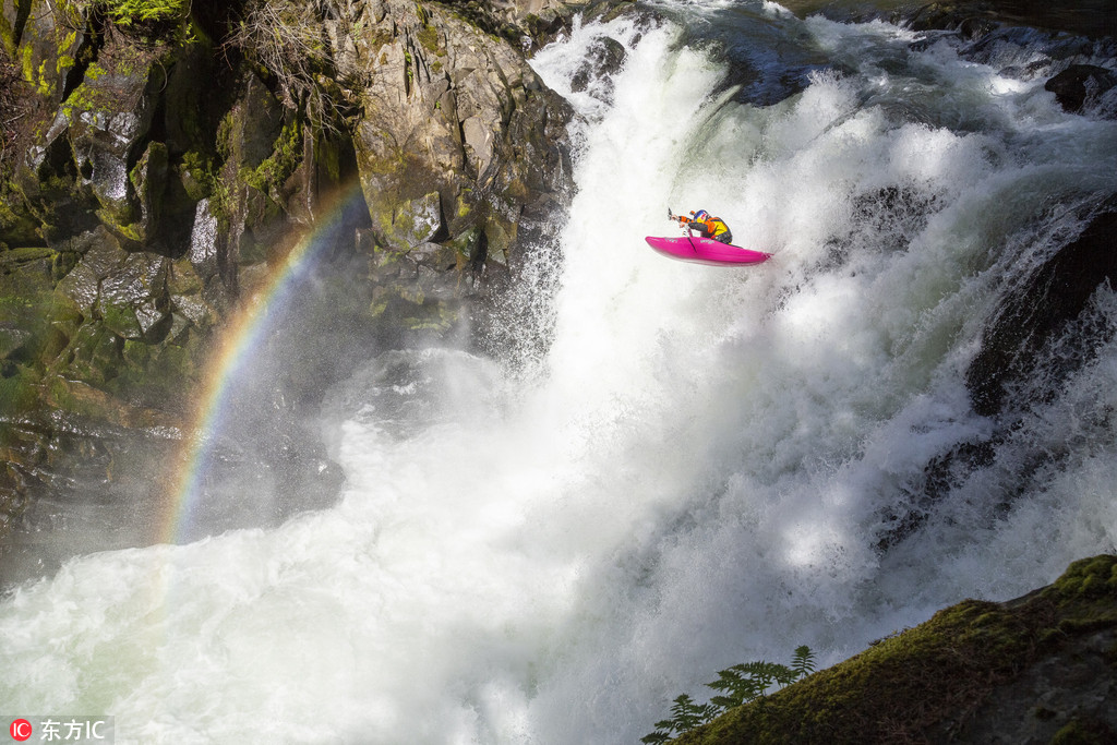 美國攝影師拍皮劃艇冒險家 飛躍彩虹沖下瀑布！【2】