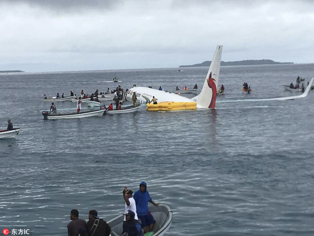 新幾內亞客機降落時墜海 2名中國公民重傷