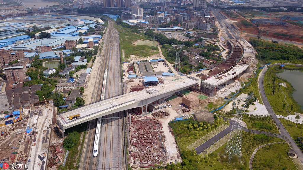 南寧1.8萬噸跨高鐵橋梁完成“空中轉體”120度 破全國紀錄【3】