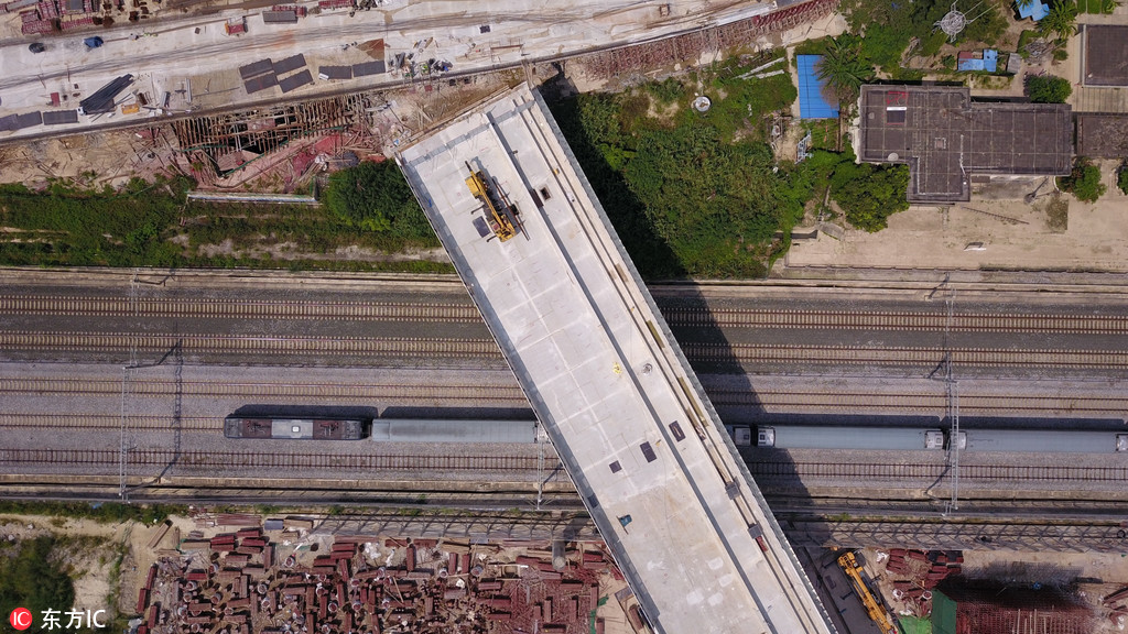 南寧1.8萬噸跨高鐵橋梁完成“空中轉體”120度 破全國紀錄【6】