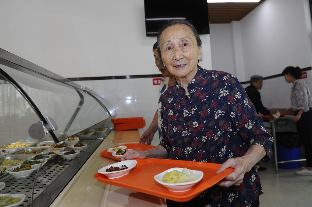 杭州首个社区老年食堂已运营15年 如今升级3.