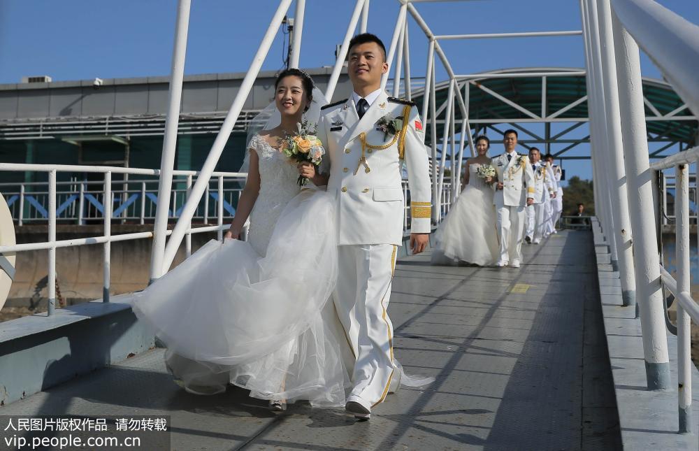 海軍某護衛艦支隊舉辦“我與大海有個約定”集體婚禮【4】