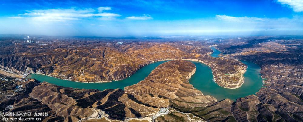 2018年10月22日，在山西偏關老牛灣景區拍攝的黃河河水碧綠美景（無人機拍攝）。