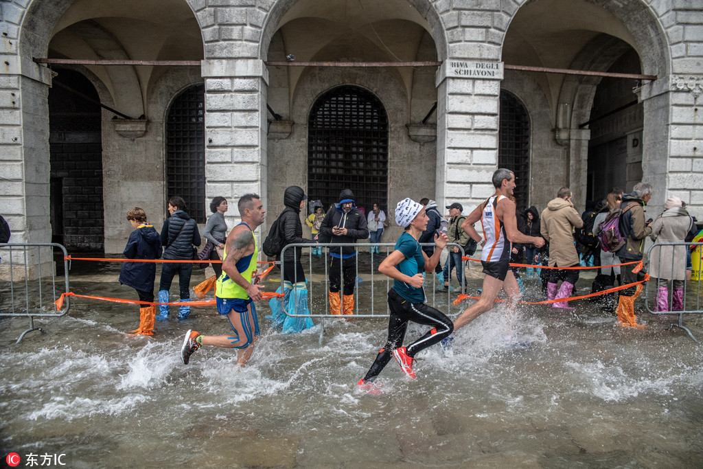 威尼斯水位暴漲 馬拉鬆選手水上開跑【2】