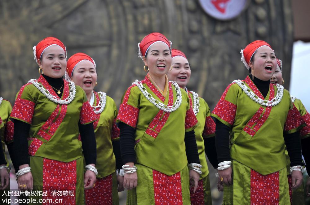 11��5�գ��ڹ���ʡǭ�������嶱�������ݻ�ƽ�ع�¤������ʢװ�����帾Ů�ڳ���ͳ������