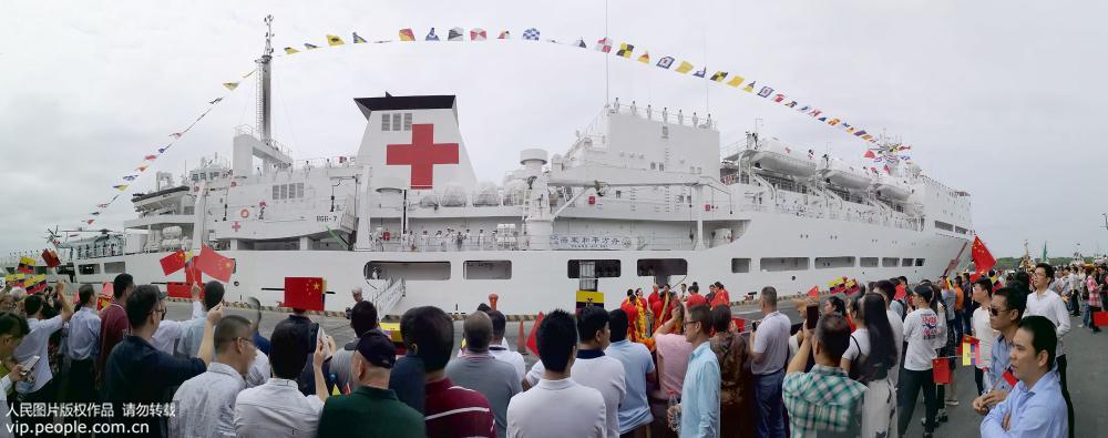 和平方舟抵達瓜亞基爾港時，厄方舉行隆重歡迎儀式。