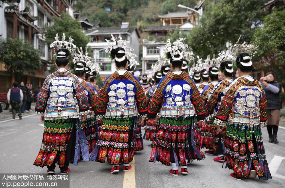 11��18�գ��ڹ���ʡ��ɽ���سǣ�����ʢװ������ͬ���μ�����ʢװѲ�Ρ�������/����ͼƬ