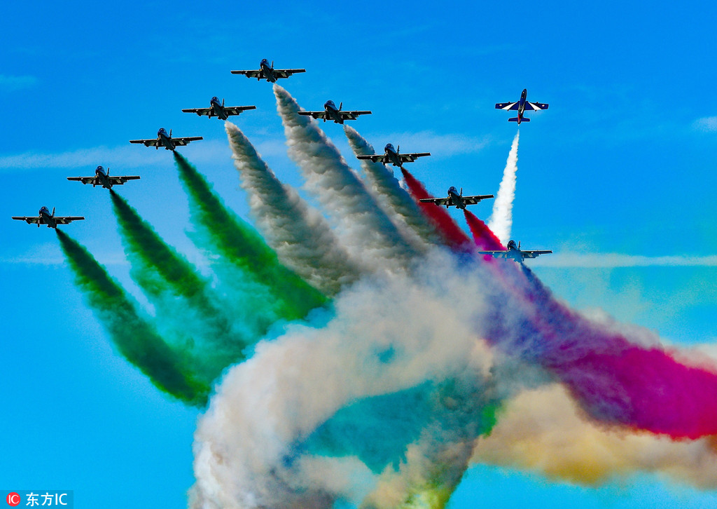 炫酷！意大利“三色箭”表演隊在科威特上空秀飛行特技【4】