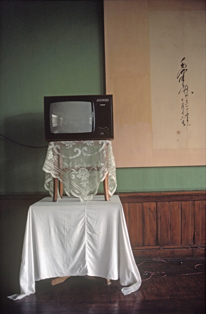 1979年，居民家裡的電視機。伊芙·阿諾德（美國） 攝