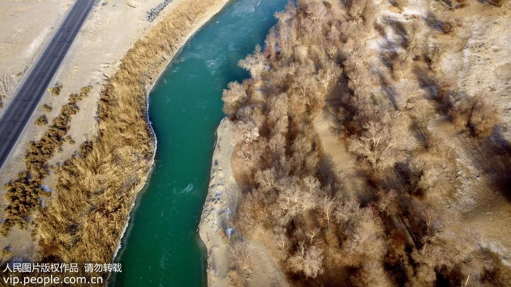 12月9日，生態水流經塔裡木河下游阿拉干河段。