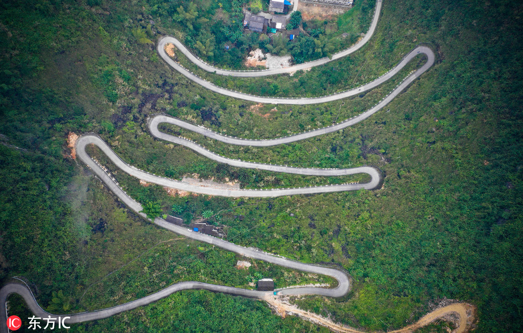 广西大石山区扶贫公路百转千回蔚为壮观5