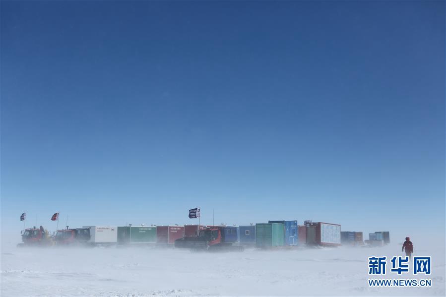 12月21日，中國南極科考隊遭遇強烈地吹雪。　　新華社記者劉詩平 攝