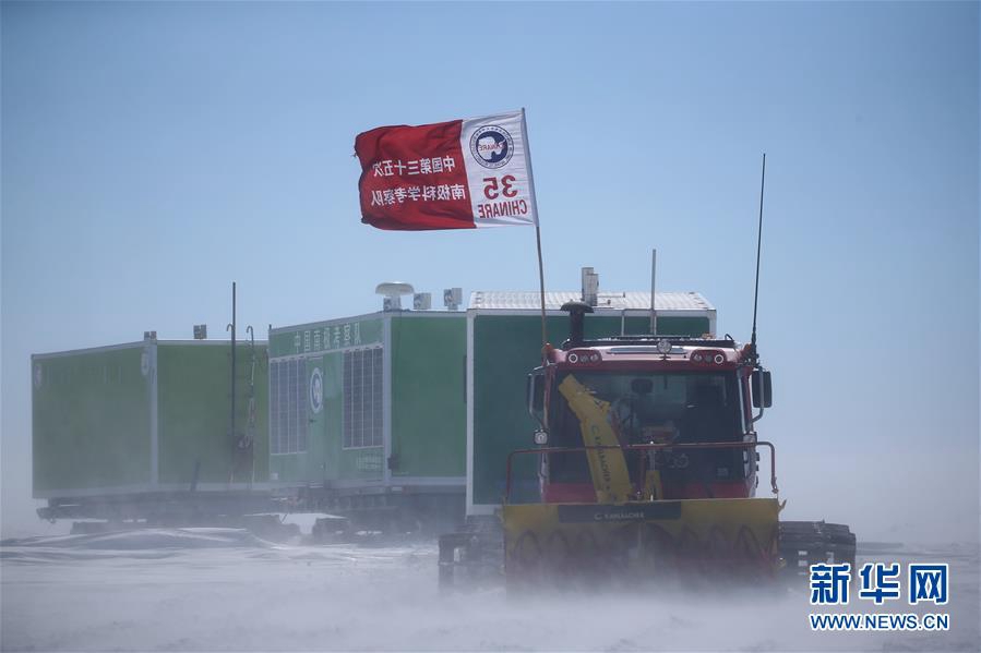 12月21日，中國南極科考隊遭遇強烈地吹雪。　　新華社記者劉詩平 攝