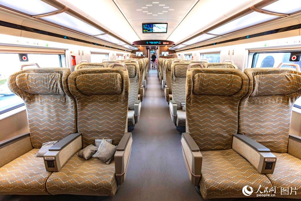 中國鐵路科技創新成就展：系列“復興號”新型動車組首次公開亮相【3】