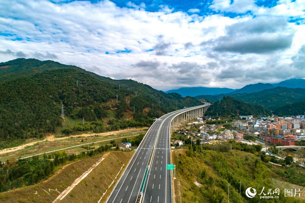 武深、汕昆高速公路今日开通 广东省高速公路