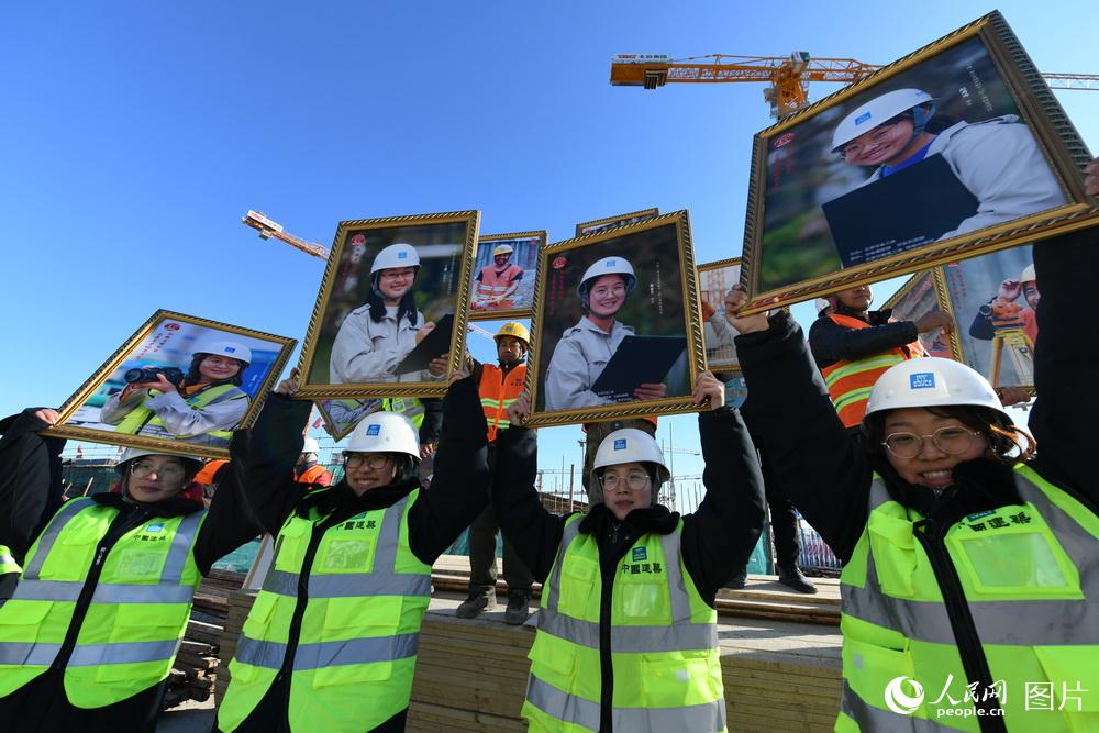 把微笑帶回家 北京千名勞動者獲贈新年“笑臉”照【5】