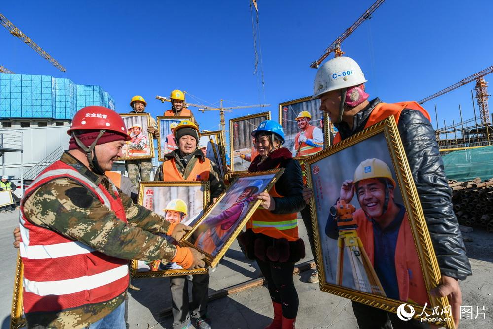 把微笑帶回家 北京千名勞動者獲贈新年“笑臉”照【4】