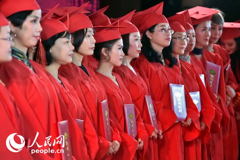 ����150��ѧԱ����˽�ҵ֤��