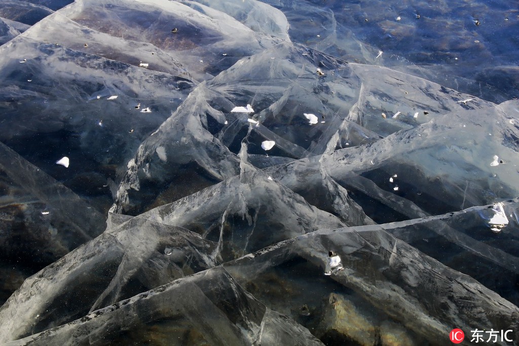 好似美麗的貝加爾湖 冰層河底石頭清晰可見【3】