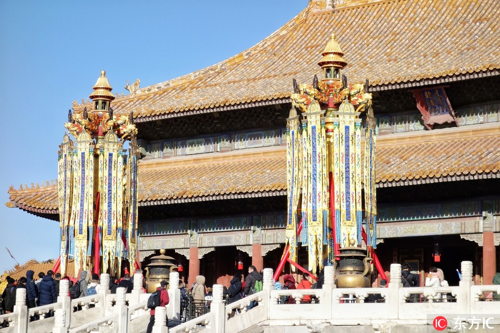 北京乾清宮巨型天燈與萬壽燈驚艷亮相 故宮游人如織