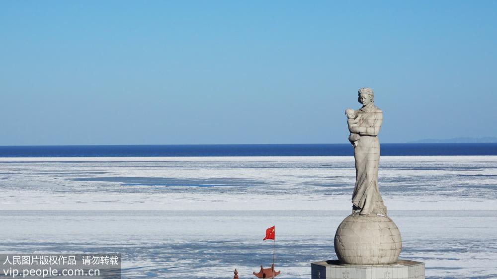 2月16日，渤海大連市北部夏家河子海域被海冰大面積覆蓋。